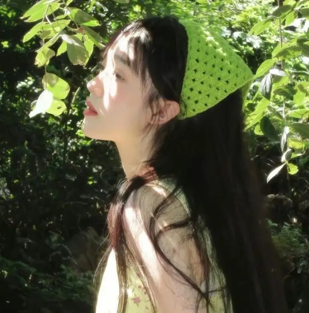 美食广场里的女高中生们在说啥